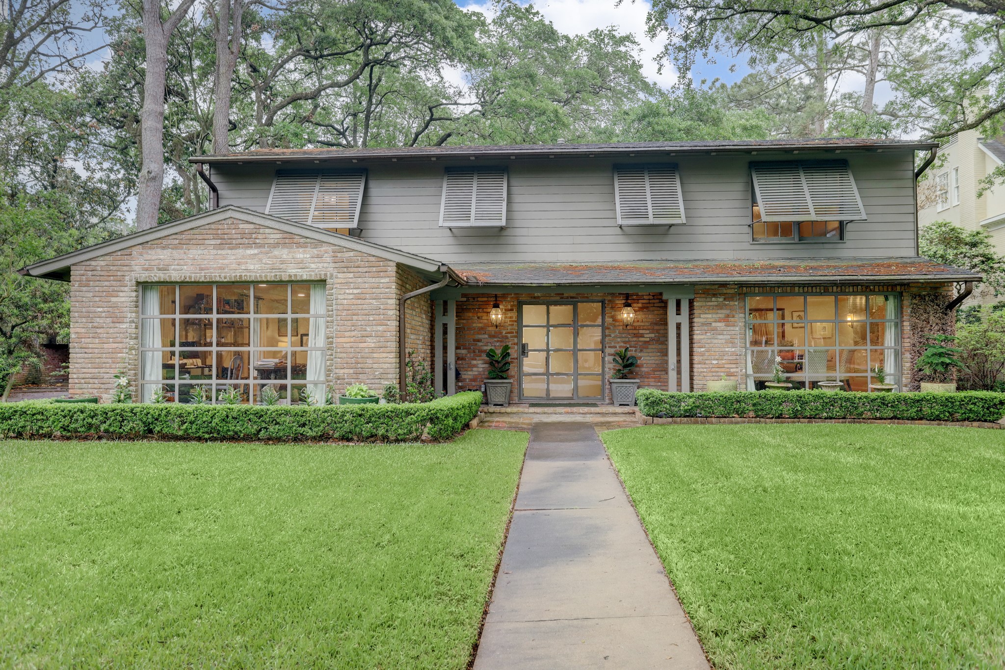 3735 Del Monte Drive Houston, TX 77019 - Photo 2 of 21 Premium location across from Del Monte Park