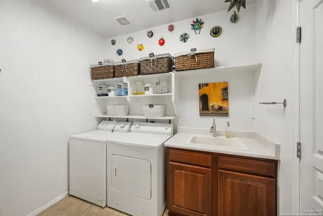 a view of a livingroom with furniture and a ceiling fan