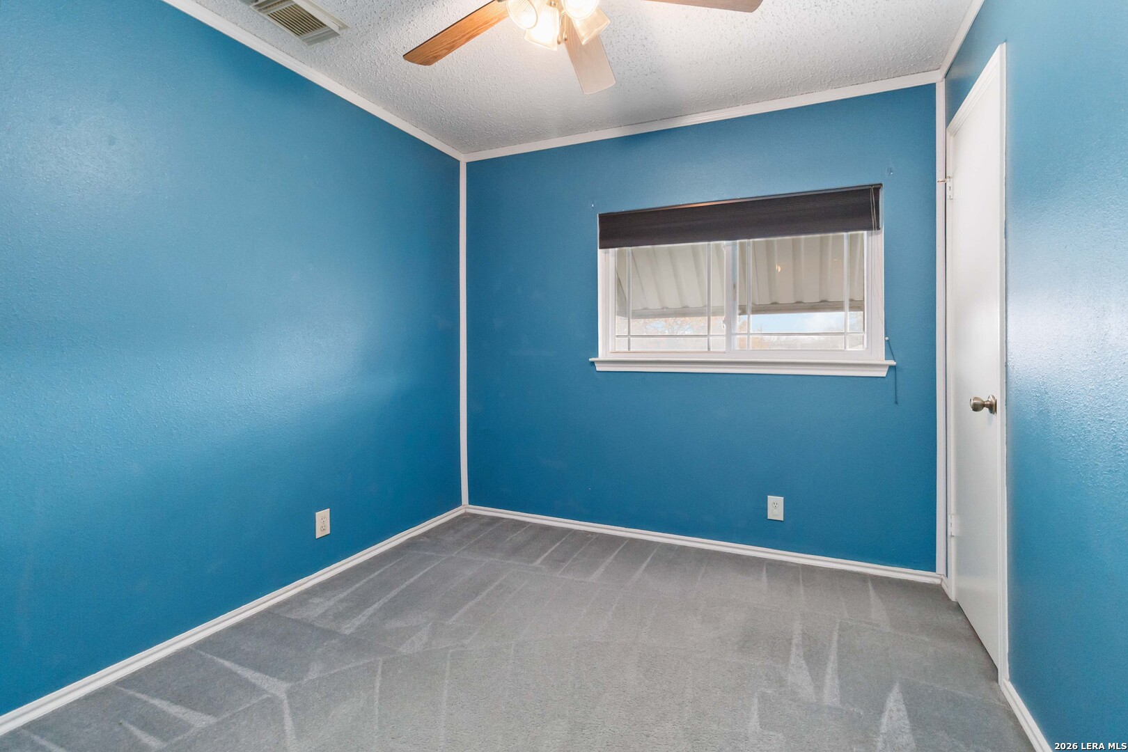 423 Rosa Verde San Antonio, TX 78207 - Photo 10 of 12 an empty room with a window