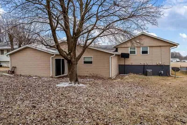 $250,000 | 1927 Burton Street, Beloit, WI 53511