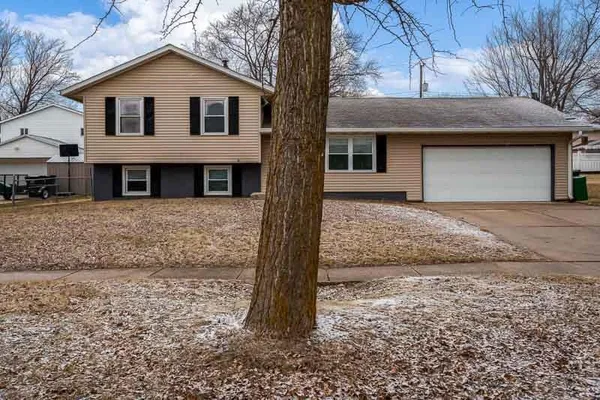 $250,000 | 1927 Burton Street, Beloit, WI 53511