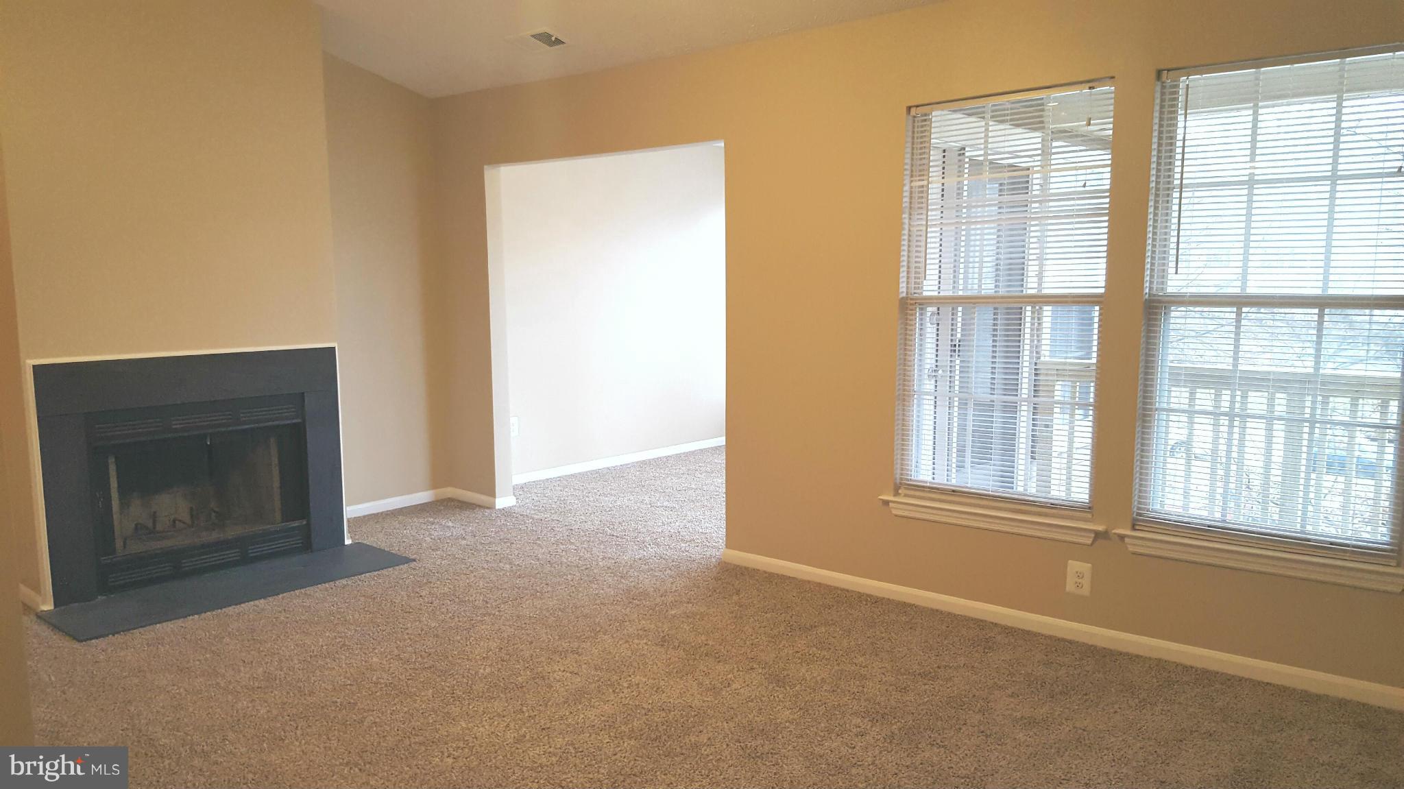 6355 Greenfield Road, Unit 1609 Elkridge, MD 21075 - Photo 2 of 16 Living Room