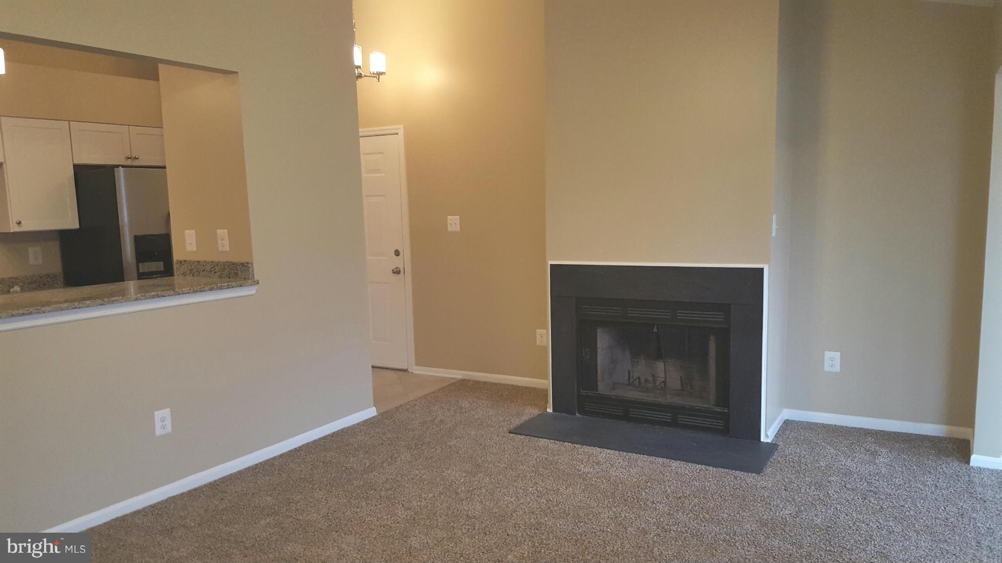 6355 Greenfield Road, Unit 1609 Elkridge, MD 21075 - Photo 3 of 16 Living Room