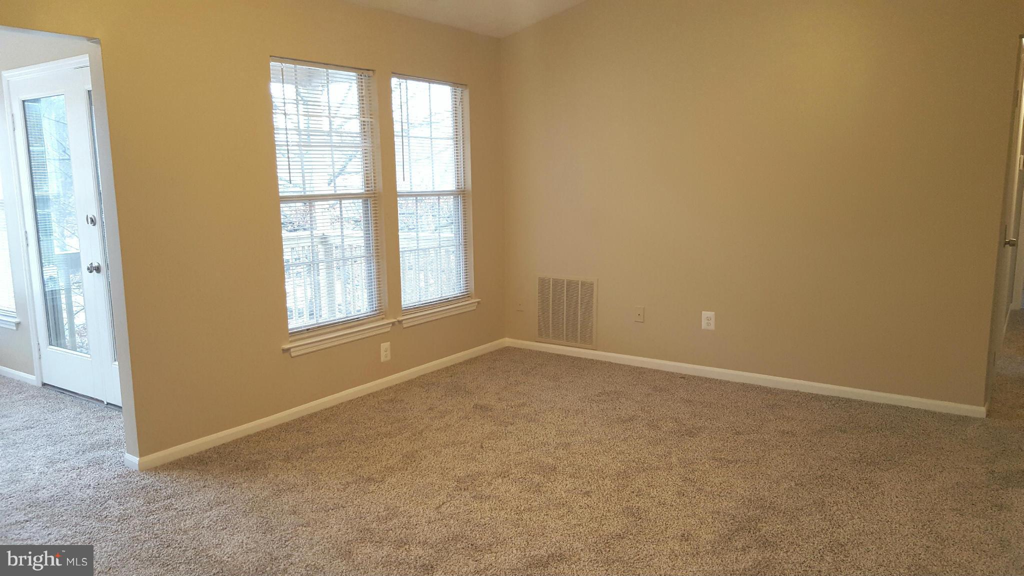 6355 Greenfield Road, Unit 1609 Elkridge, MD 21075 - Photo 4 of 16 Living Room