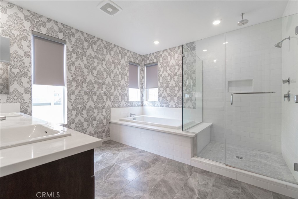 185 Tribeca Irvine, CA 92612 - Photo 31 of 55 a bathroom with a bathtub and a sink