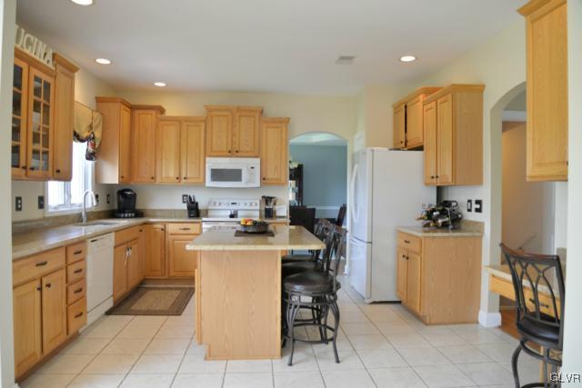 2617 Rising Sun Road Slatington, PA 18080 - Photo 9 of 40 Spacious and bright! Nice kitchen desk area to rig