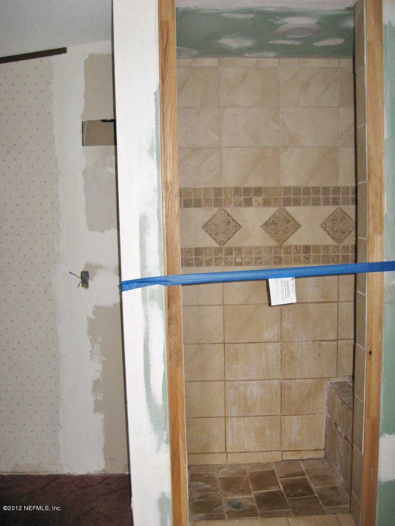 100 Yearling Road Interlachen, FL 32148 - Photo 16 of 20 Shower Stall in Master Bathroom