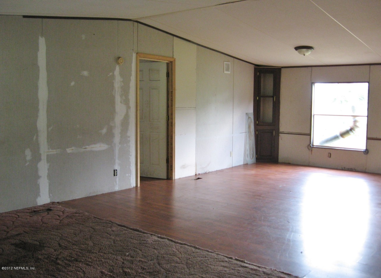 100 Yearling Road Interlachen, FL 32148 - Photo 2 of 20 Family/Dining Room Combo