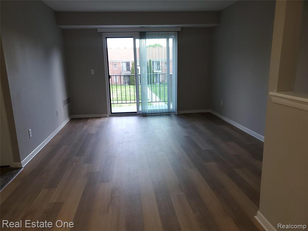 43284 Mound Road, Unit 407 Sterling Heights, MI 48314 - Photo 3 of 11