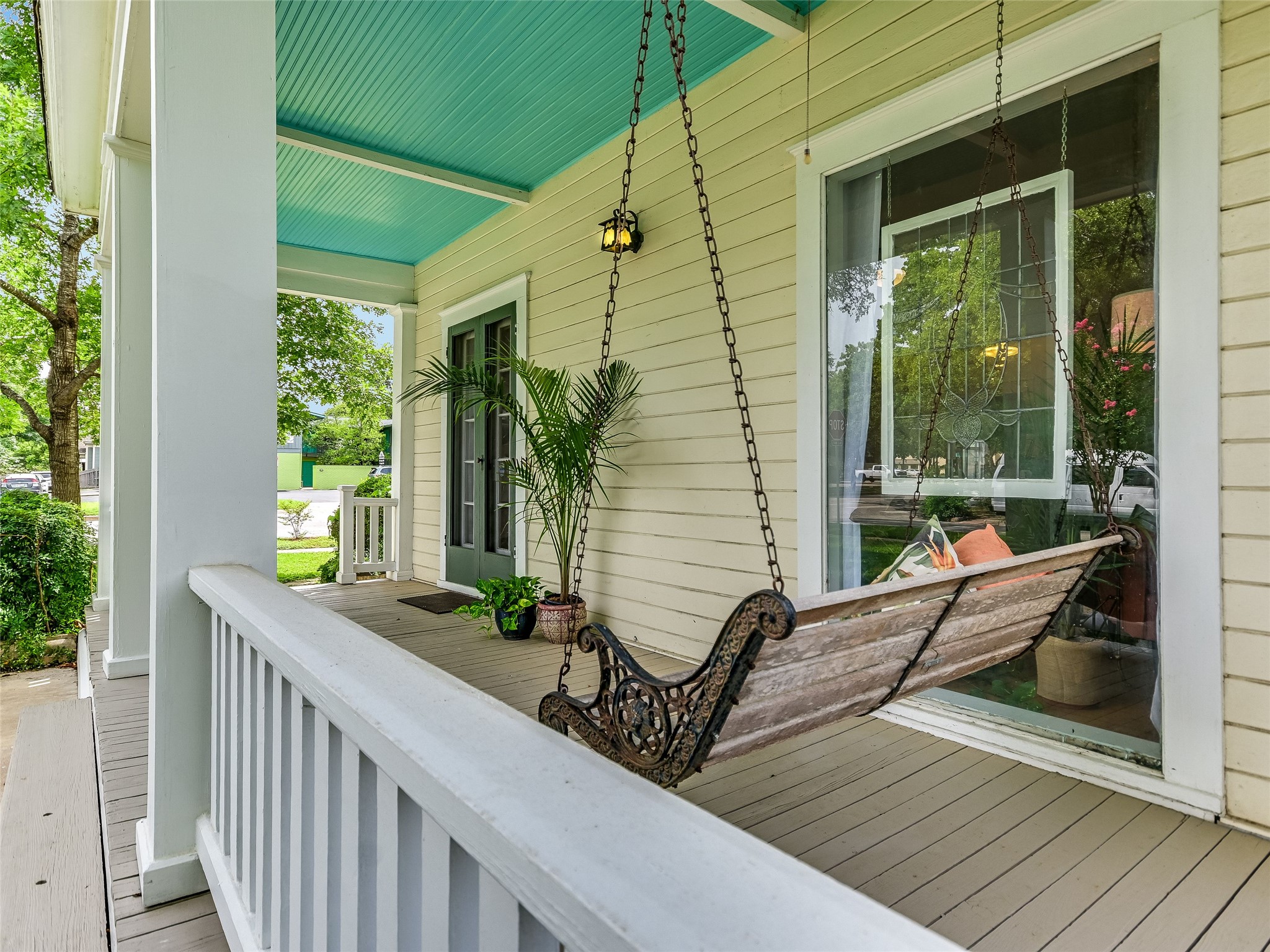 200 West 40th Street Austin, TX 78751 - Photo 3 of 40 Side porch and swing