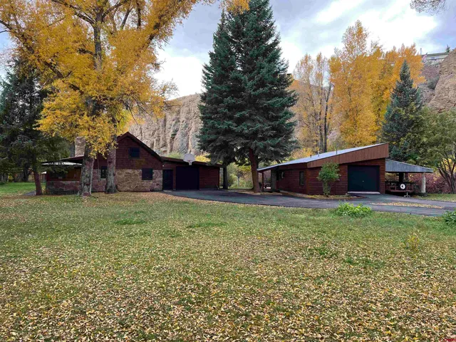 a view of a house with a yard