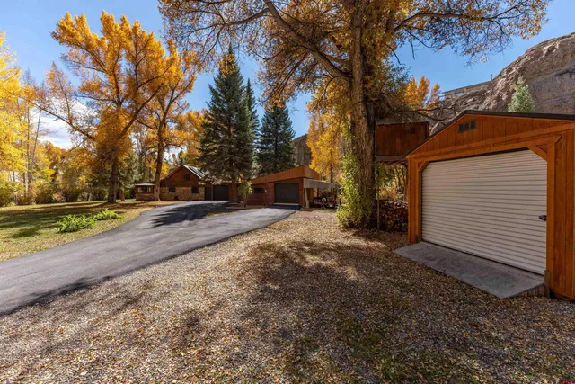a view of yard with tree s