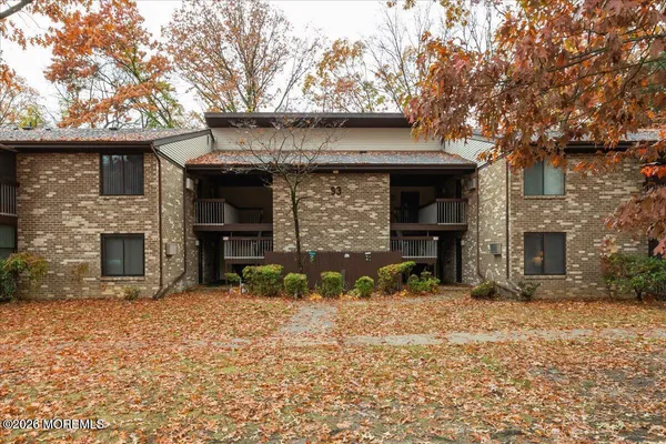 $2,100 | 93 Arrowood Road, Unit G, Manalapan, NJ 07726