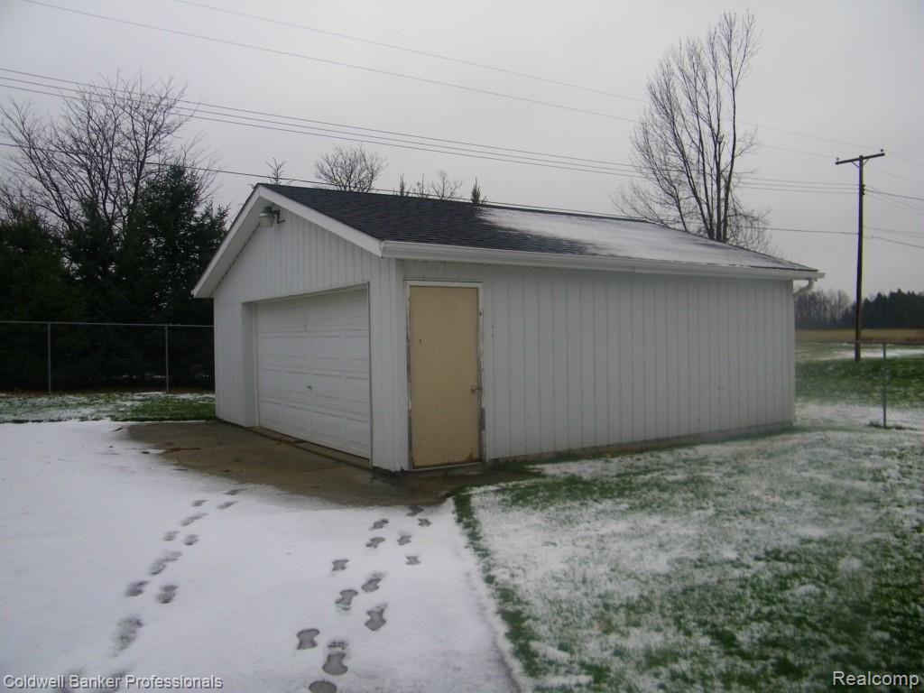 6895 Jefferson Road North Branch, MI 48461 - Photo 3 of 29 100_6342.jpg