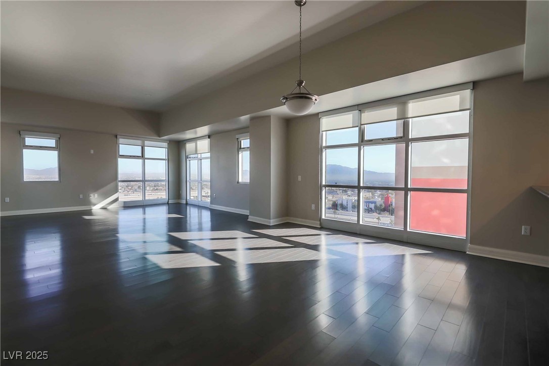 150 South Las Vegas Boulevard, Unit 1217 Las Vegas, NV 89101 - Photo 1 of 18