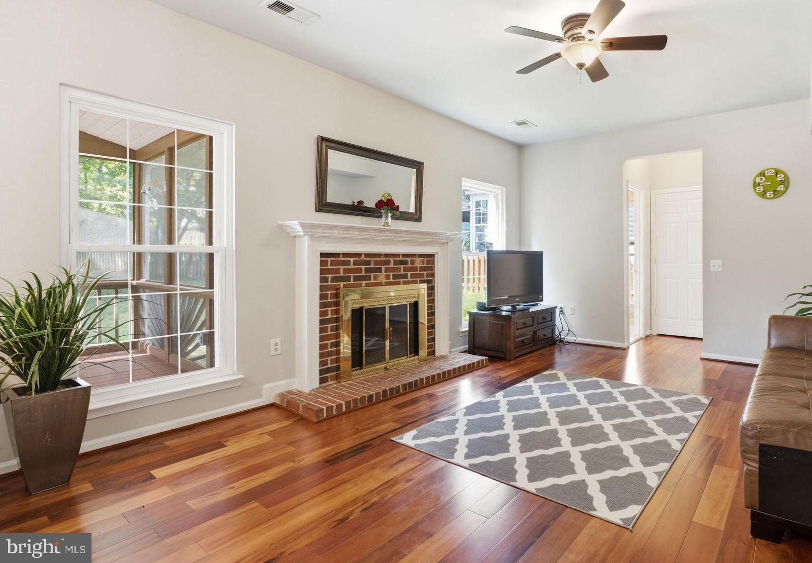 7010 Green Spring Lane Alexandria, VA 22306 - Photo 14 of 34