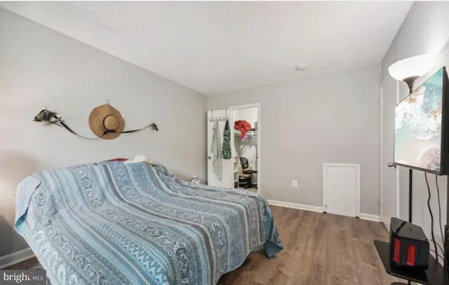 a bedroom with a bed and a large mirror