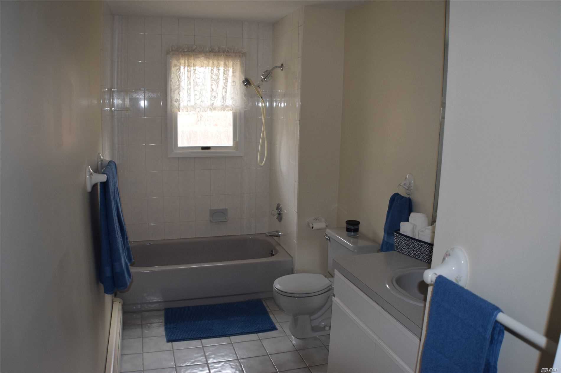 34 Jomar Road Shoreham, NY 11786 - Photo 15 of 20 Full bath