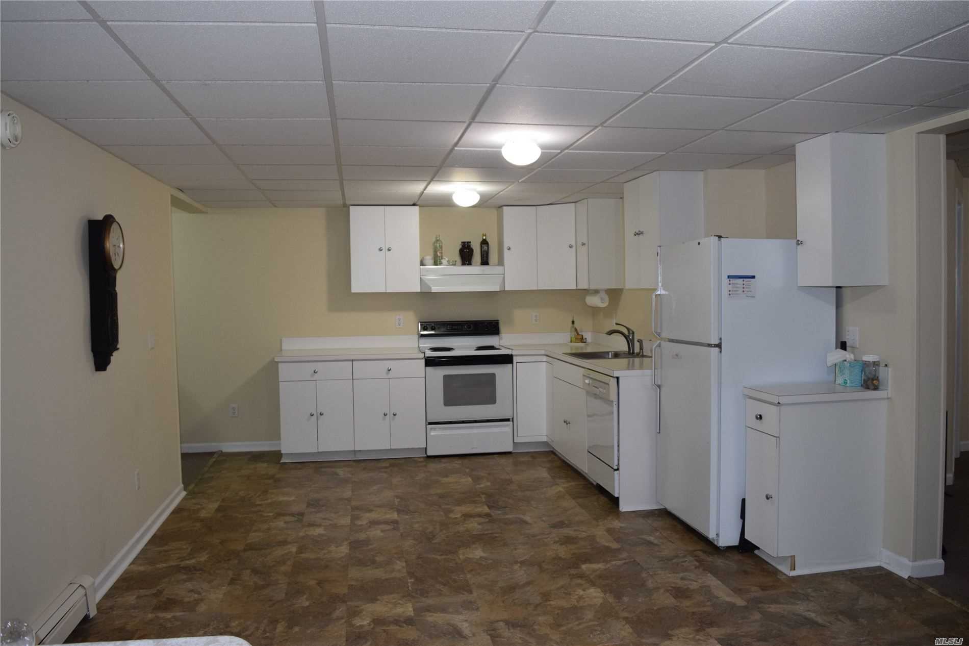 34 Jomar Road Shoreham, NY 11786 - Photo 18 of 20 summer kitchen
