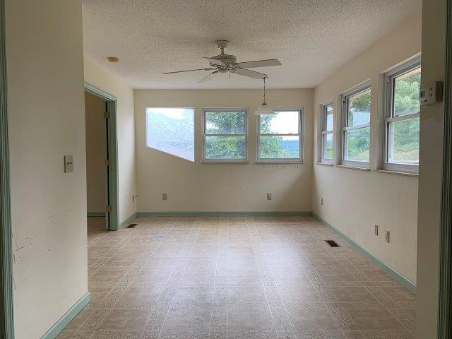 8041 Shannon Hills Road Corryton, TN 37721 - Photo 12 of 34 Sunroom
