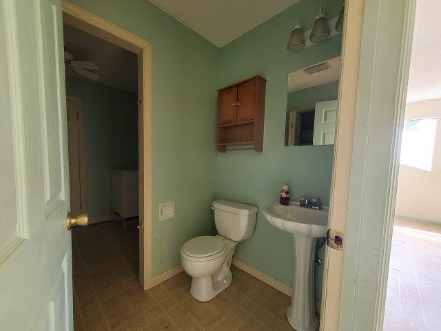 8041 Shannon Hills Road Corryton, TN 37721 - Photo 14 of 34 Half bath