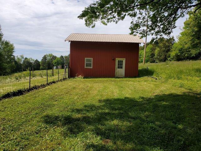 8041 Shannon Hills Road Corryton, TN 37721 - Photo 25 of 34 Barn