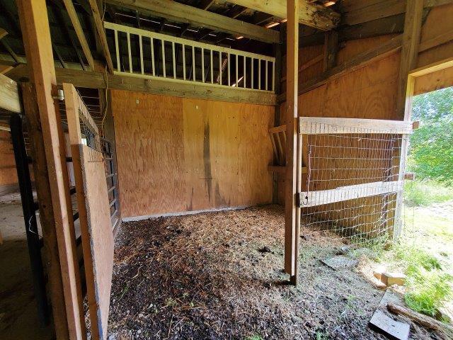 8041 Shannon Hills Road Corryton, TN 37721 - Photo 34 of 34 Stall in barn