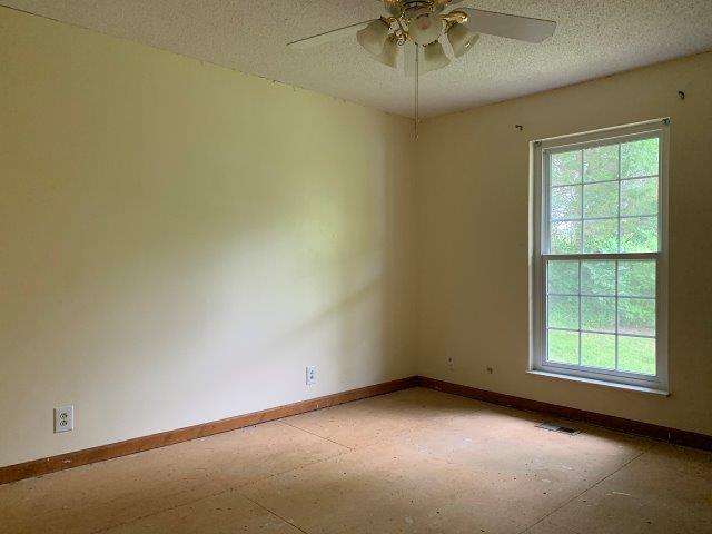 8041 Shannon Hills Road Corryton, TN 37721 - Photo 9 of 34 Bedroom 3