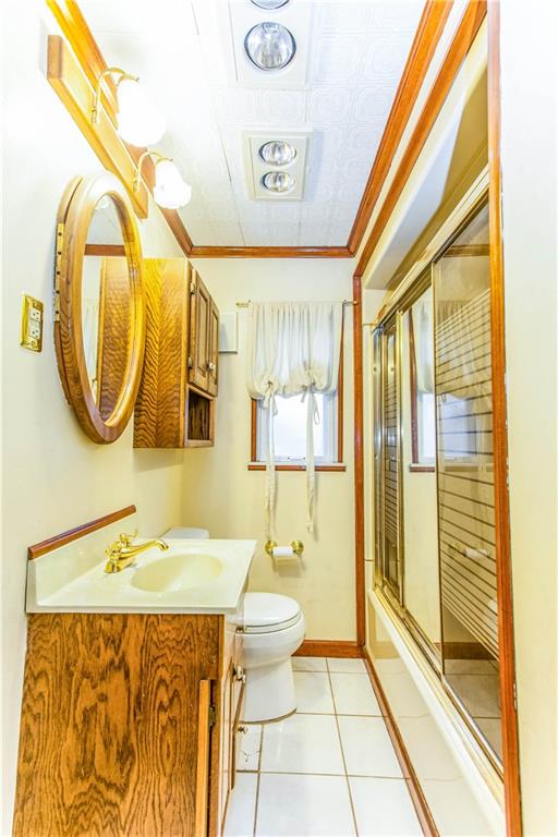 823 Agnew Road Baldwin, PA 15227 - Photo 15 of 21 A View of the Full Bath located on the Bedroom Level!