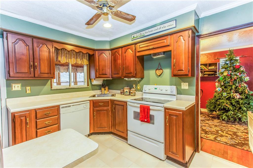 823 Agnew Road Baldwin, PA 15227 - Photo 9 of 21 The Kitchen comes with the Appliances!