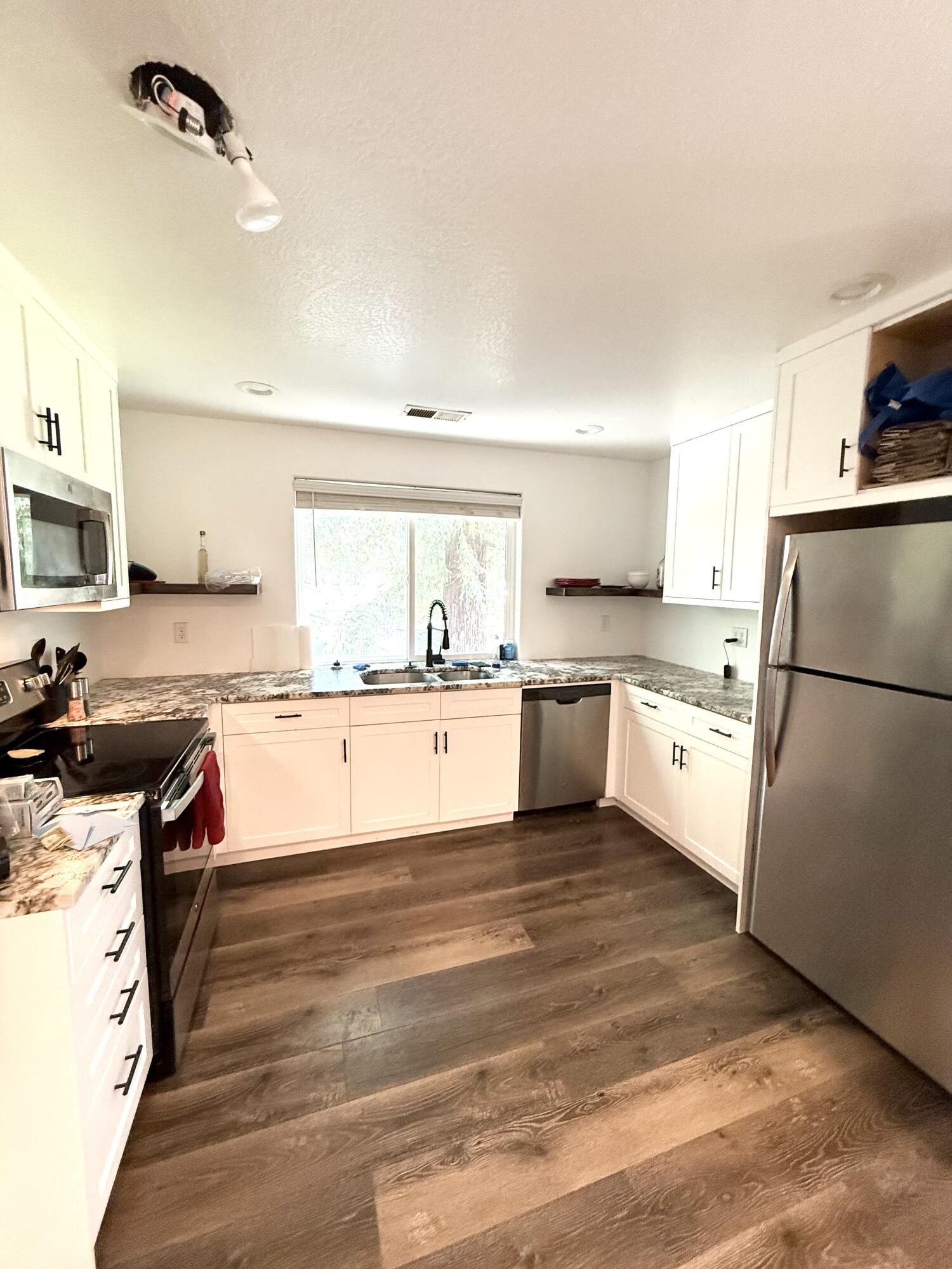 2631 Delta Waters Road Medford, OR 97504 - Photo 26 of 33 5