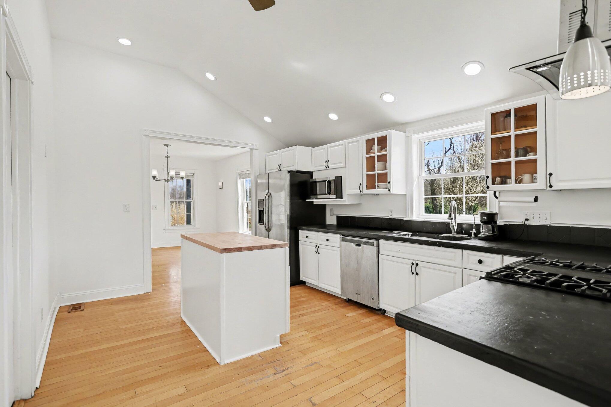 17801 20 Mile Road Marshall, MI 49068 - Photo 8 of 35 011_file_6024