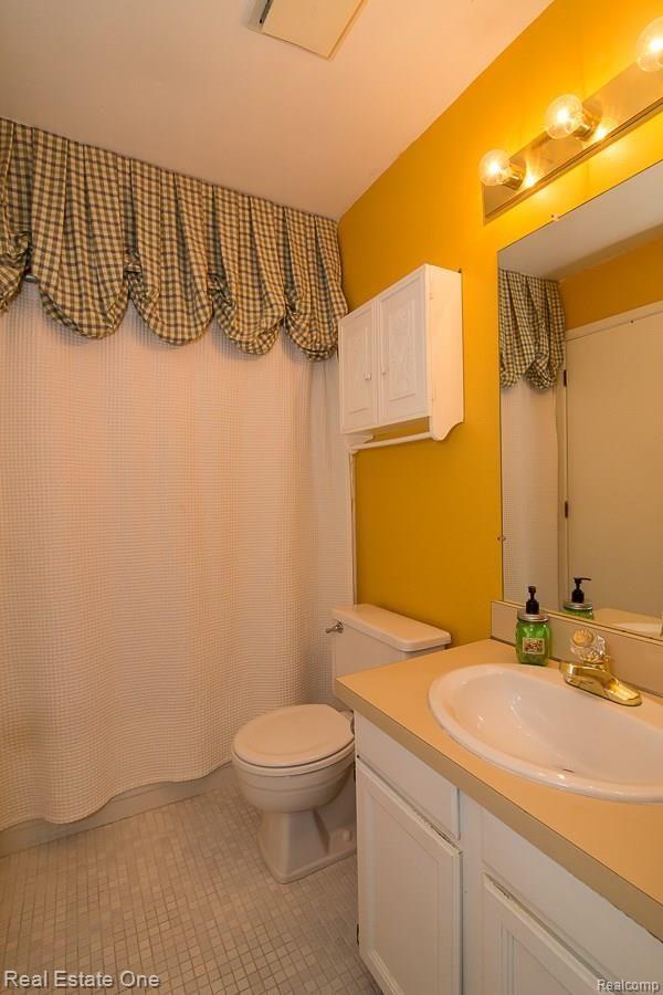 2284 North Fairview Lane Rochester, MI 48306 - Photo 14 of 21 _OL_5553_w014.jpg