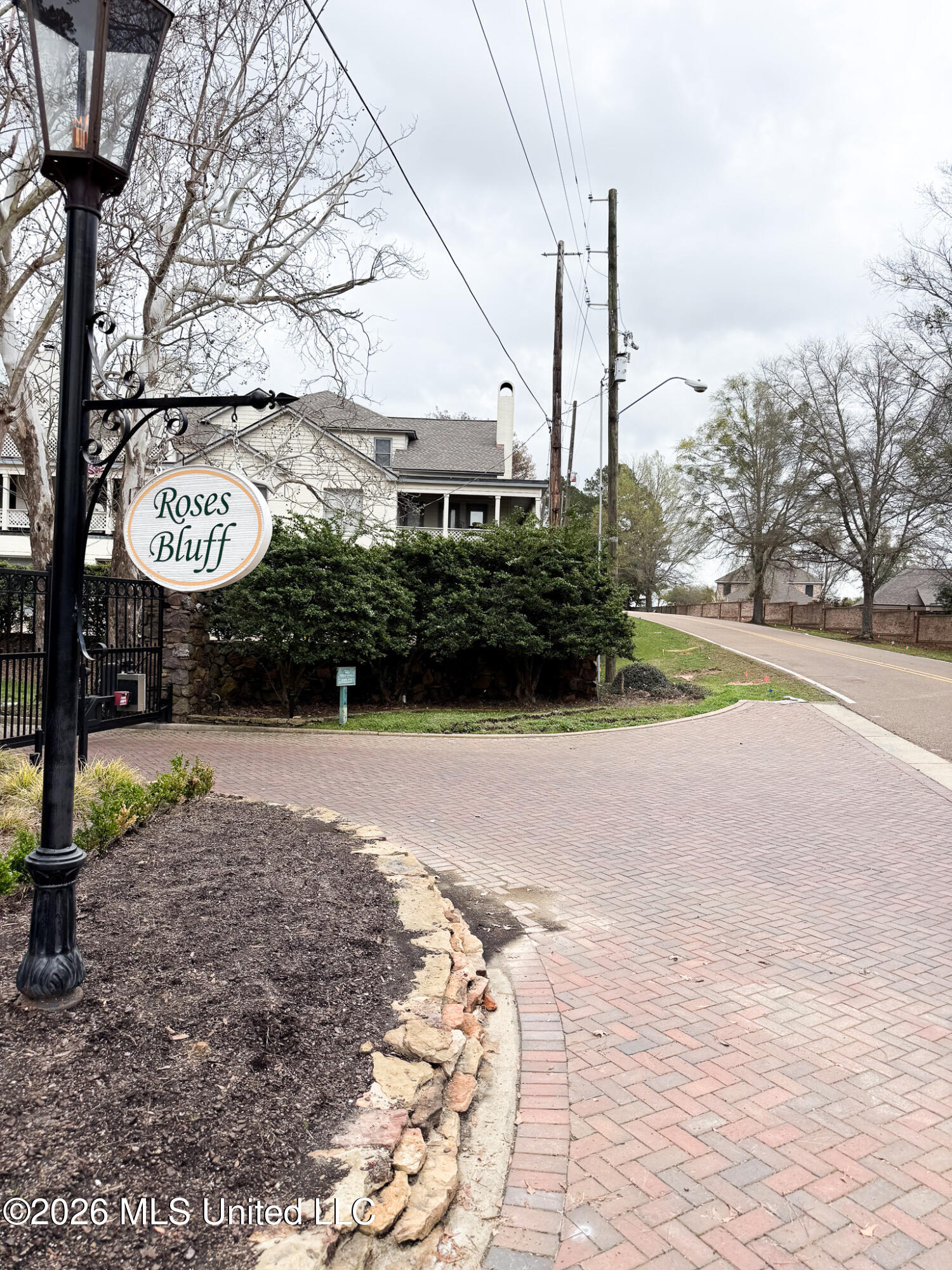 107 Lakepointe Drive Madison, MS 39110 - Photo 2 of 27 IMG_5098