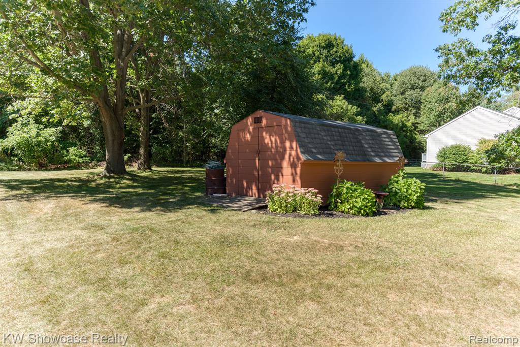 934 County Farm Road Howell, MI 48843 - Photo 7 of 36