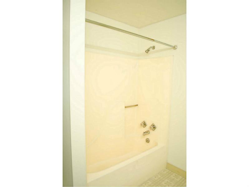 2101 Kenzie Road Pittsburgh, PA 15205 - Photo 12 of 13 Full Bath.