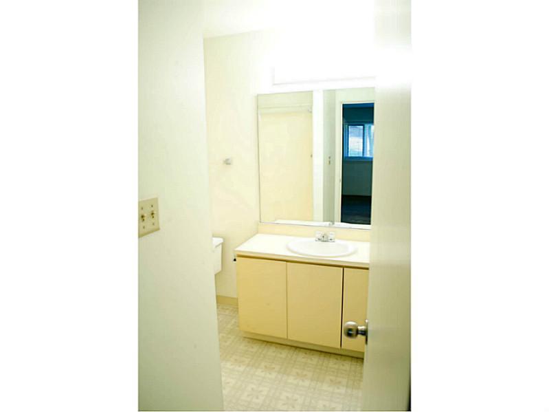 2101 Kenzie Road Pittsburgh, PA 15205 - Photo 10 of 13 Full Bath.