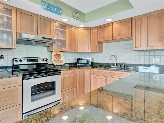 $3,250 | 1400 Gulf Boulevard, Unit 204, Clearwater Beach, FL 33767