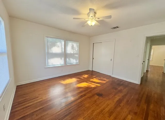 $1,600 | 110 East 8th Street, Elgin, TX 78621