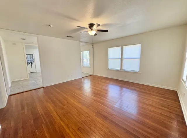 $1,600 | 110 East 8th Street, Elgin, TX 78621