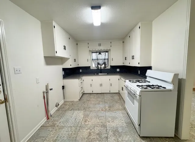 $1,600 | 110 East 8th Street, Elgin, TX 78621