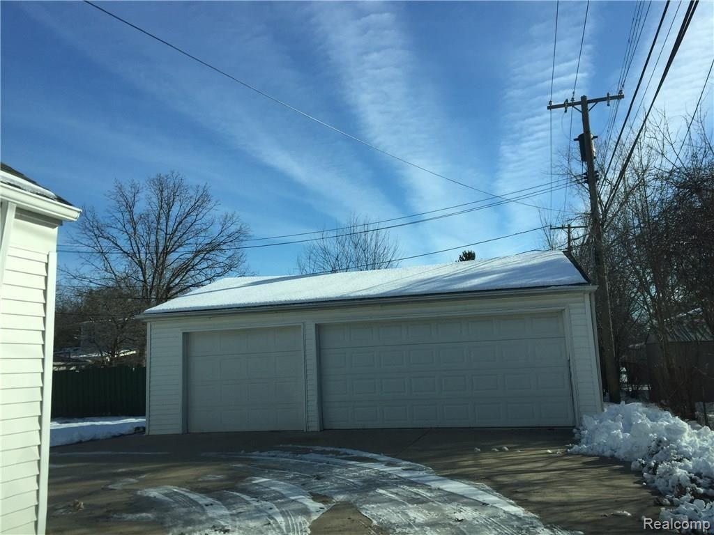 21455 Meridian Road Grosse Ile, MI 48138 - Photo 2 of 30 IMG_0874.JPG