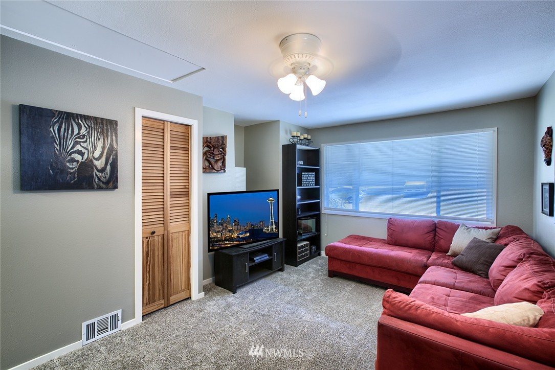 14522 Southeast 112th Place Renton, WA 98059 - Photo 8 of 18 Gallery Image 8