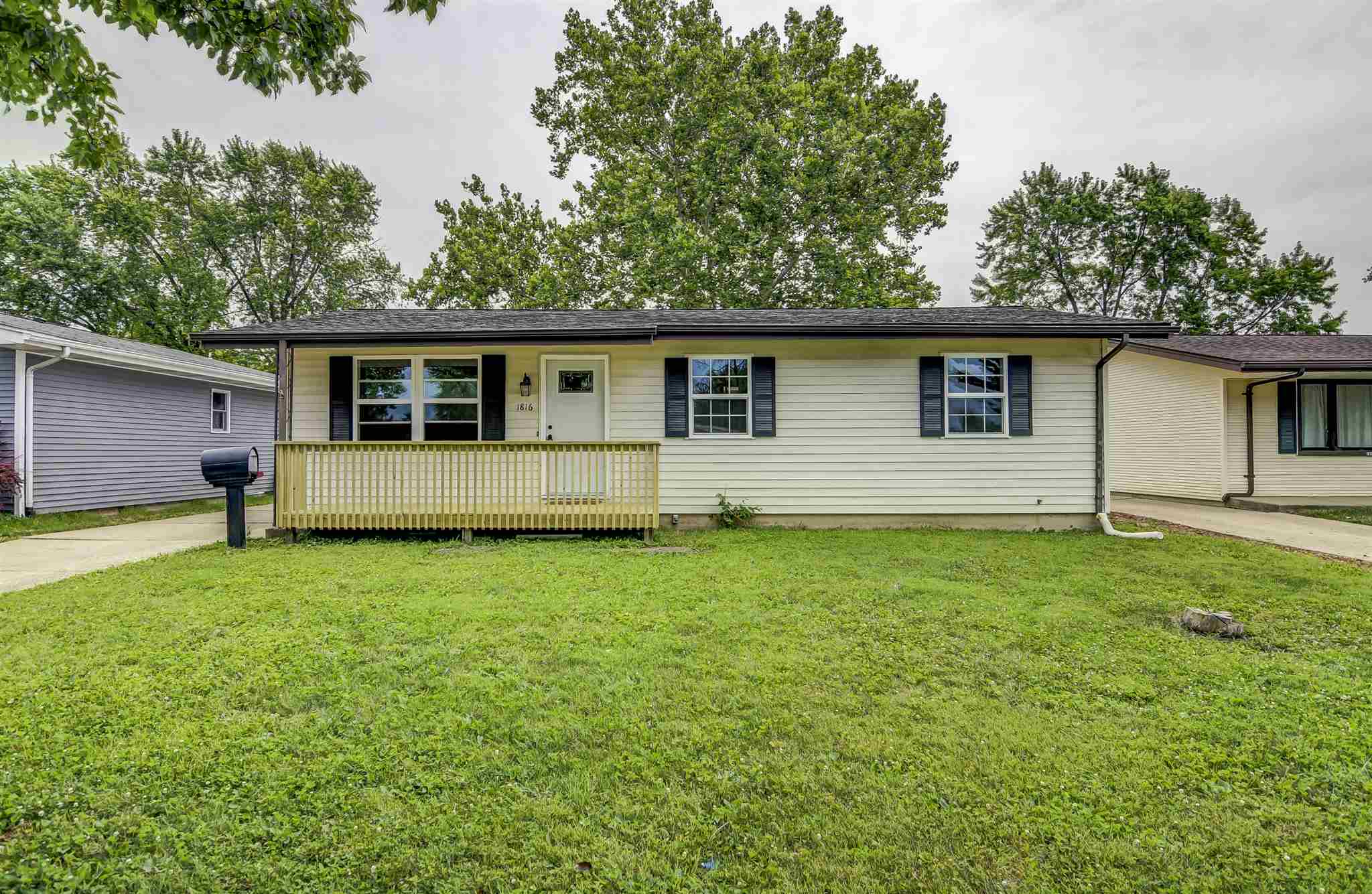 1816 Wolfe Street Springfield, IL 62702 - Photo 1 of 36