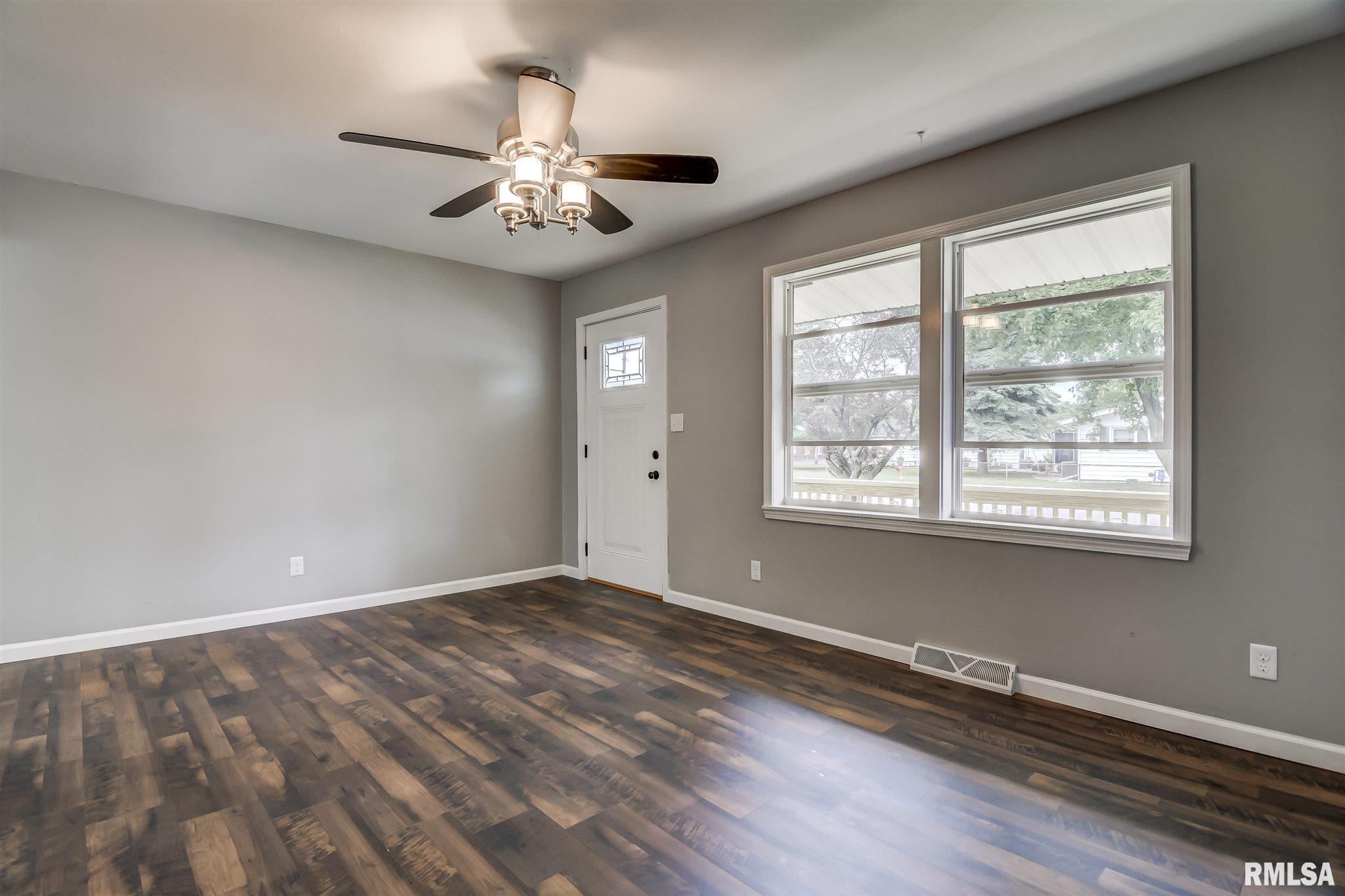1816 Wolfe Street Springfield, IL 62702 - Photo 3 of 36
