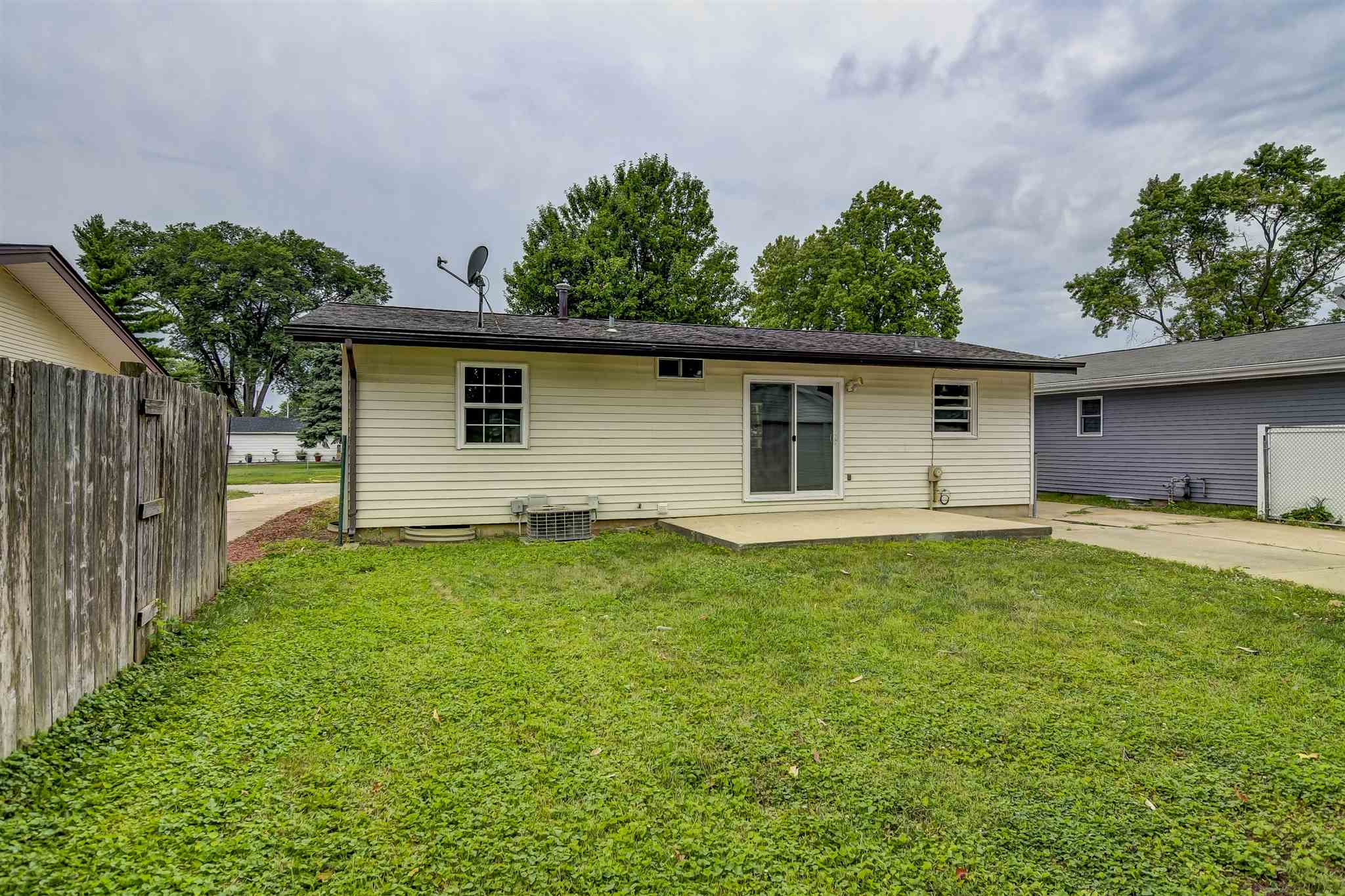 1816 Wolfe Street Springfield, IL 62702 - Photo 32 of 36