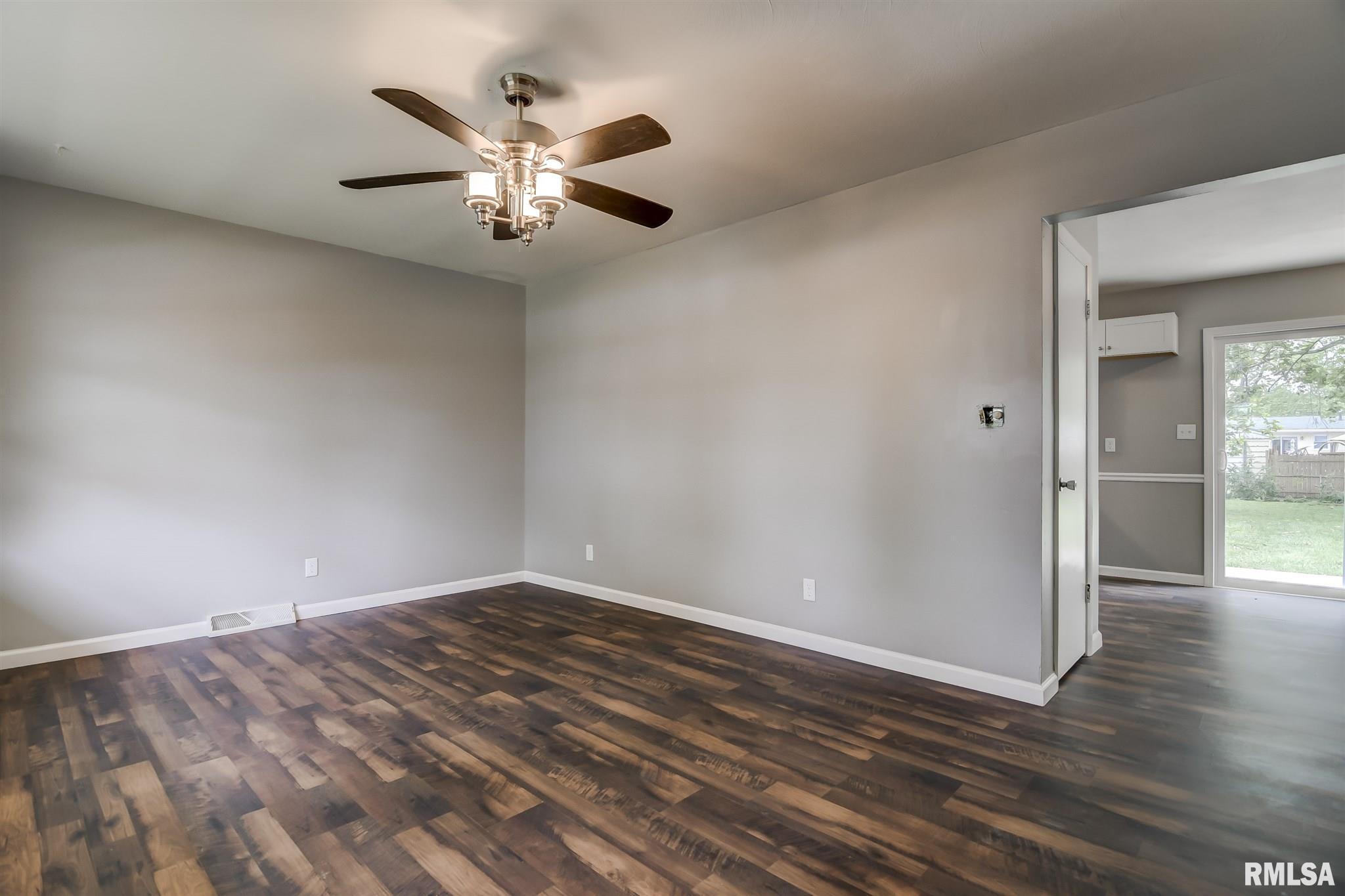 1816 Wolfe Street Springfield, IL 62702 - Photo 4 of 36