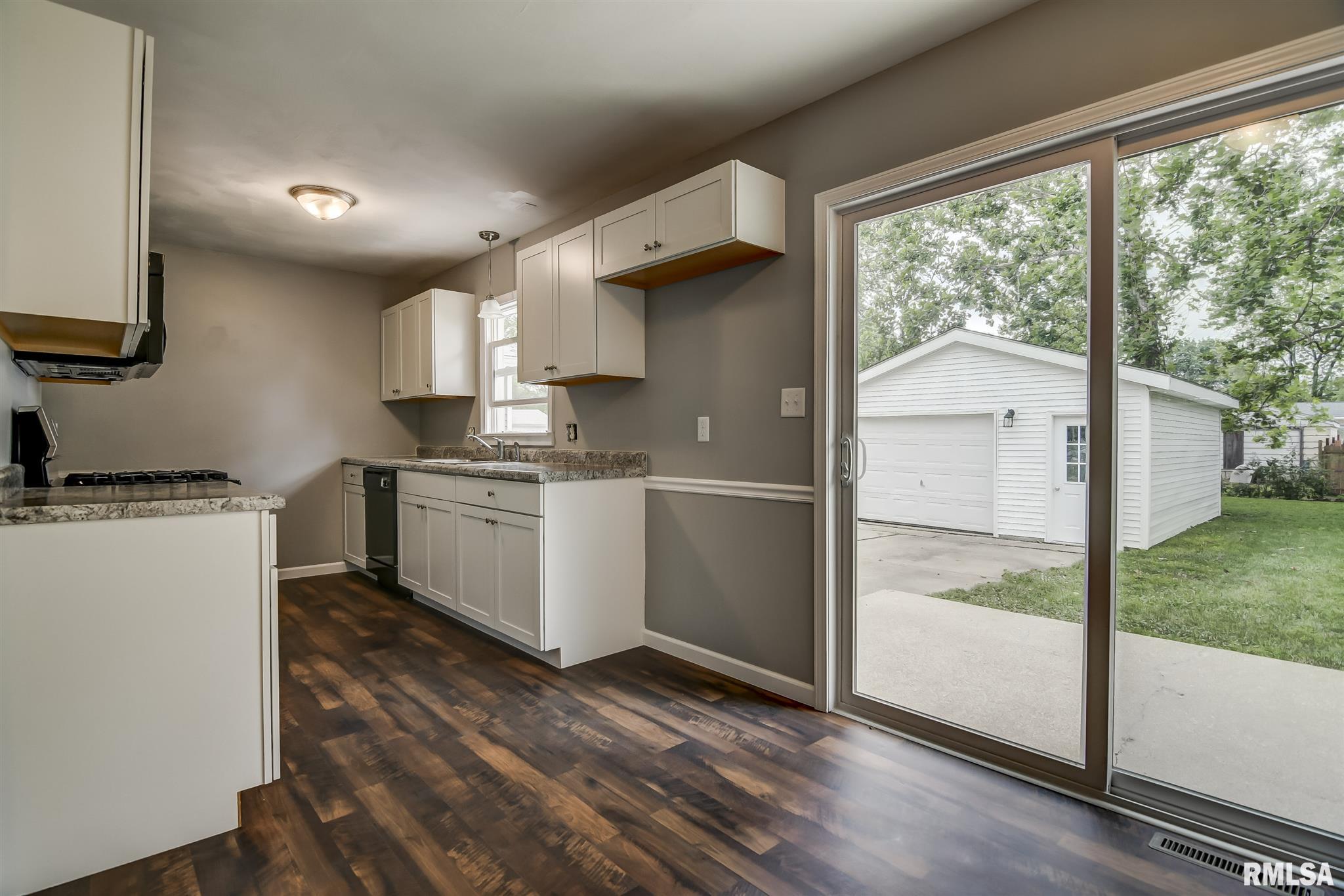 1816 Wolfe Street Springfield, IL 62702 - Photo 6 of 36
