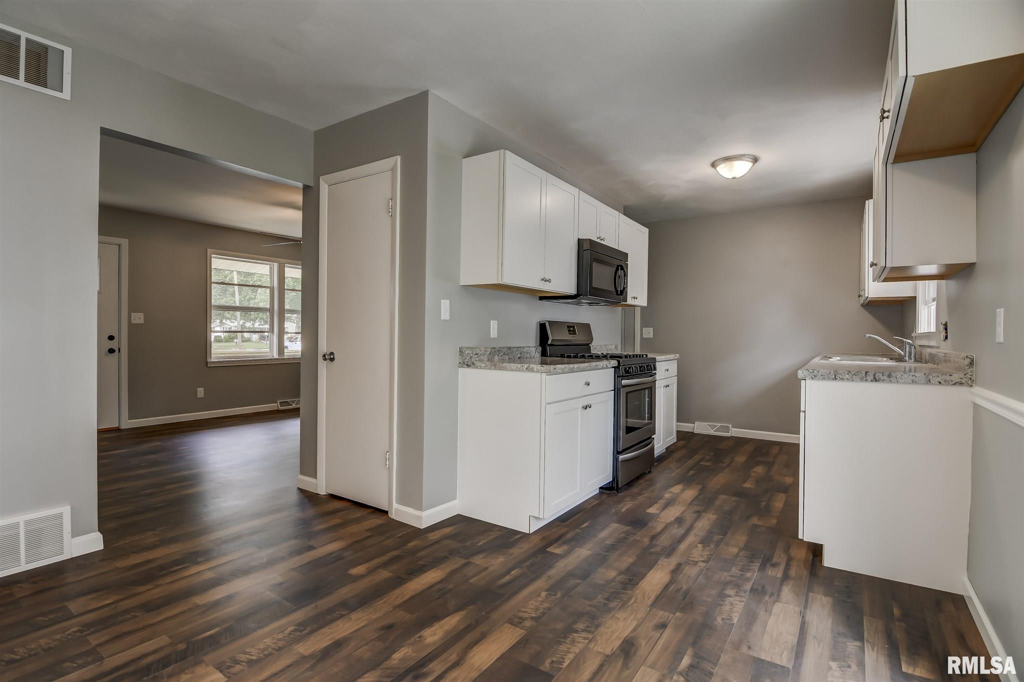 1816 Wolfe Street Springfield, IL 62702 - Photo 7 of 36