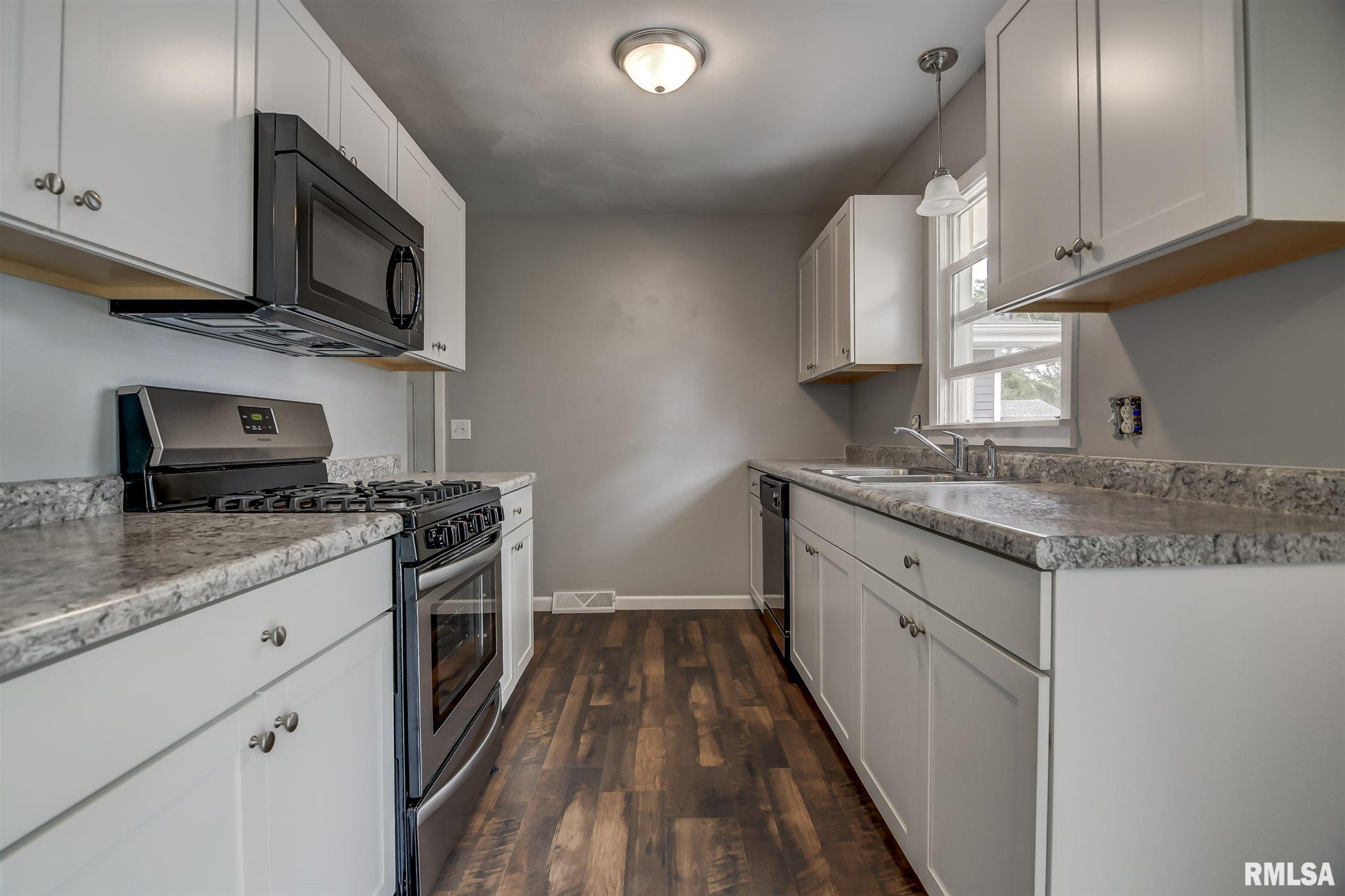 1816 Wolfe Street Springfield, IL 62702 - Photo 8 of 36